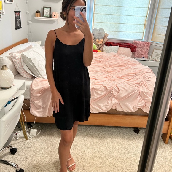 Francesca’s Black Flowy Dress - Picture 5 of 6